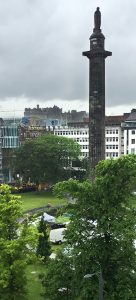 Melville monument and St Andrews Square with the castle in the background