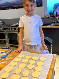 preparing empire biscuits