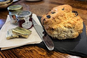 A scone at Dnisi, Kirkintilloch